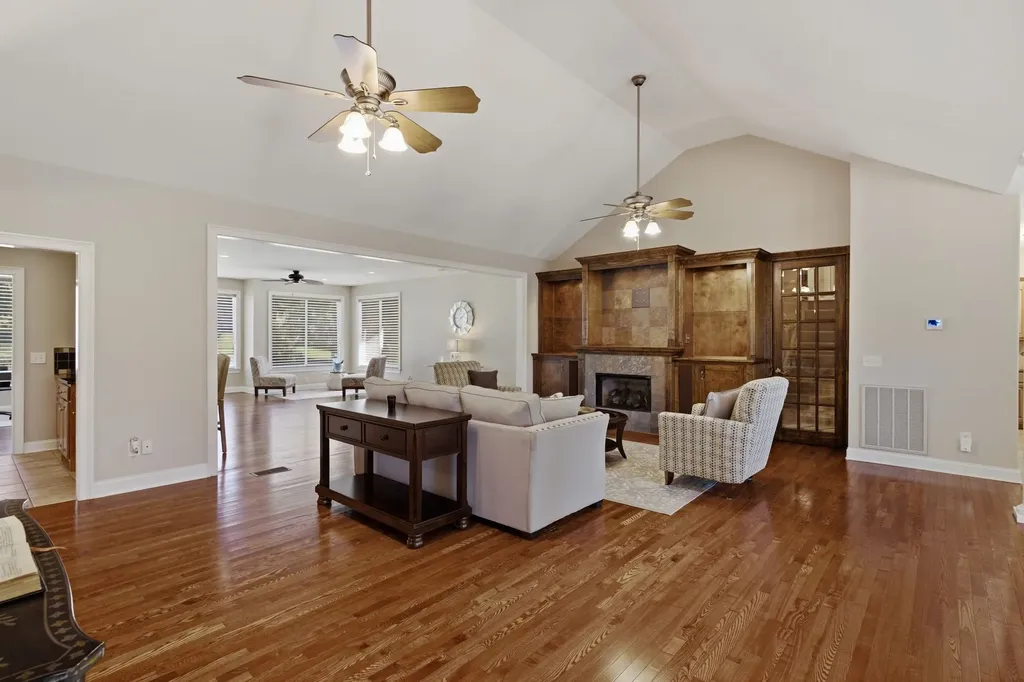 114 Collinwood Drive Gallatin TN 37066