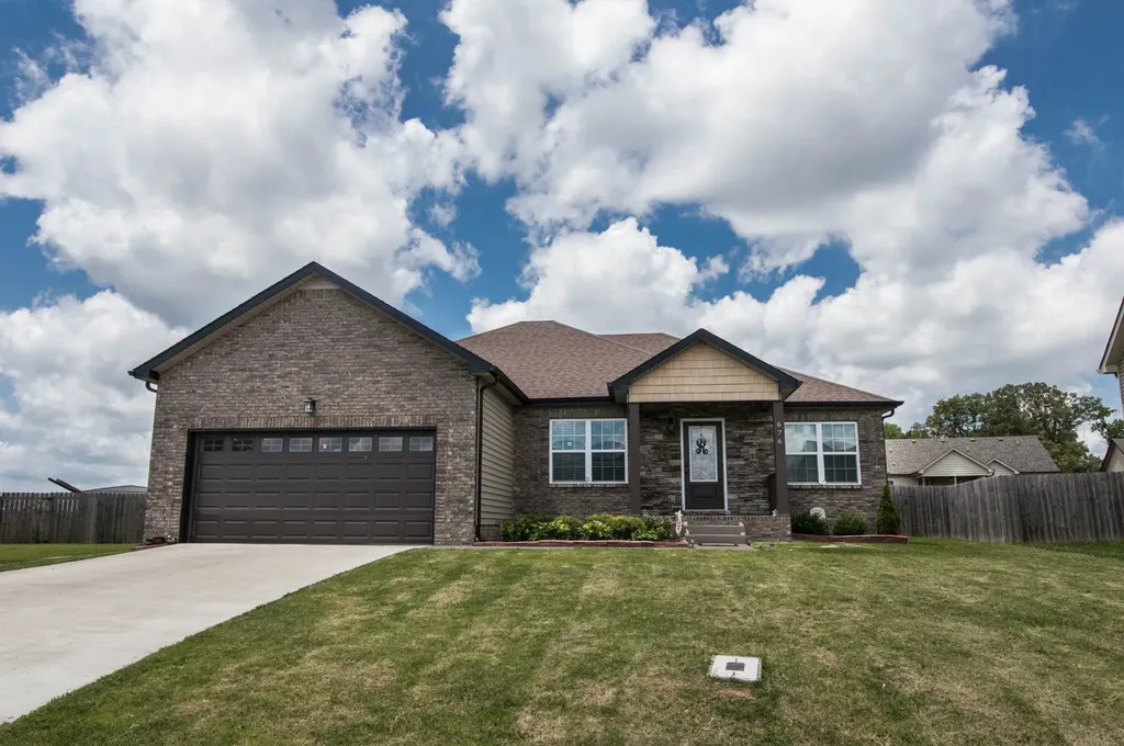 676 Crestone Court Clarksville TN 37042