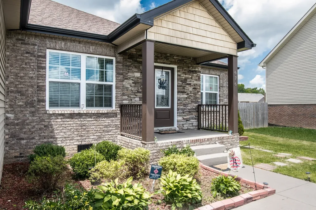 676 Crestone Court Clarksville TN 37042