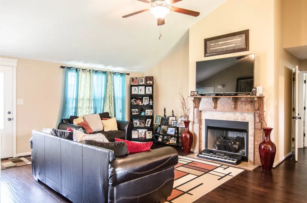 676 Crestone Court Clarksville TN 37042