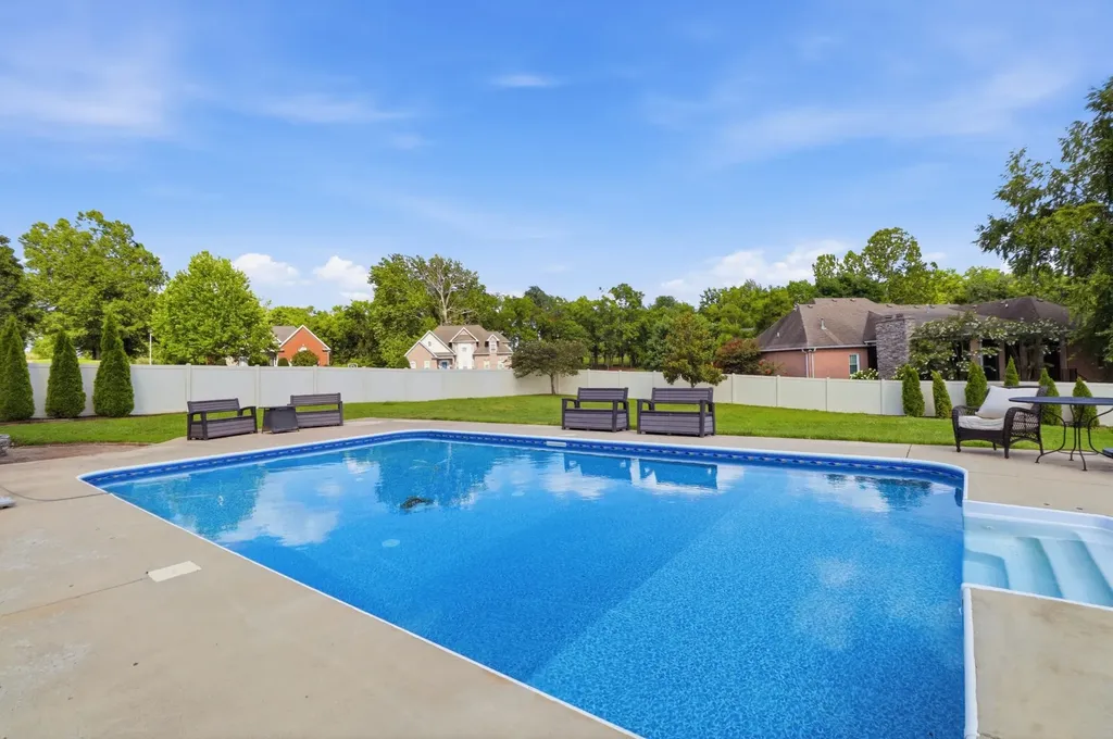 2010 Brunswick Drive Lebanon TN 37087