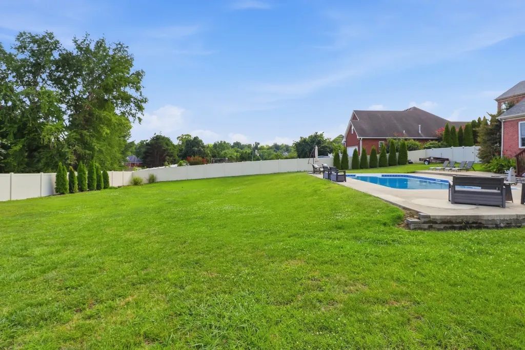 2010 Brunswick Drive Lebanon TN 37087