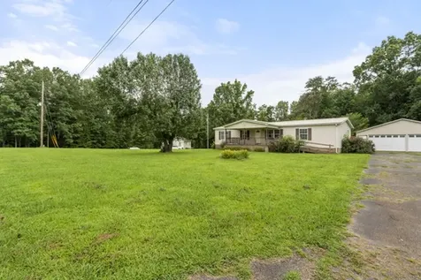 301 Shirley Bates Drive Clifton TN 38425