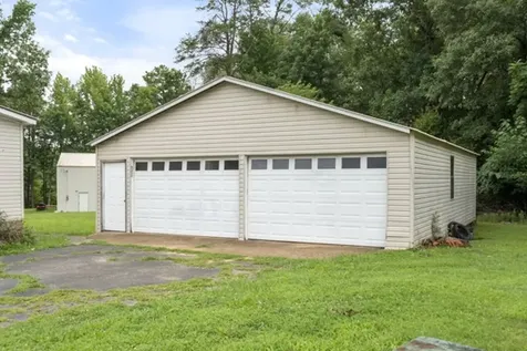301 Shirley Bates Drive Clifton TN 38425