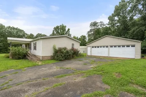 301 Shirley Bates Drive Clifton TN 38425