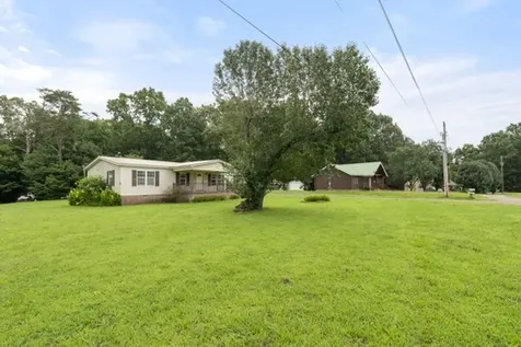 301 Shirley Bates Drive Clifton TN 38425