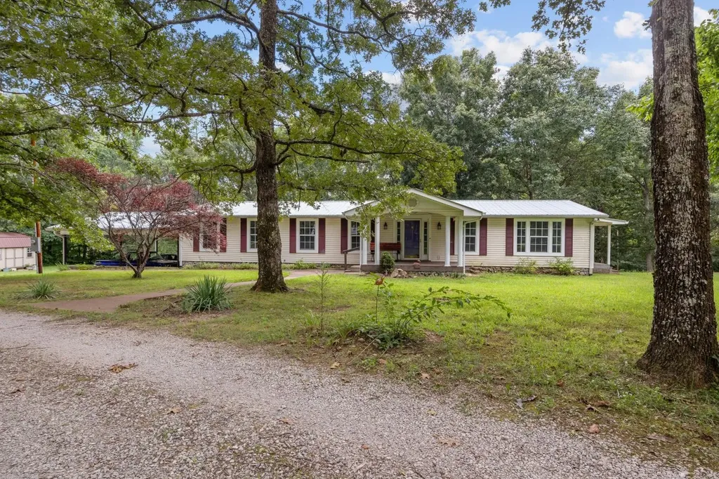 908 Bear Cub Run Centerville TN 37033