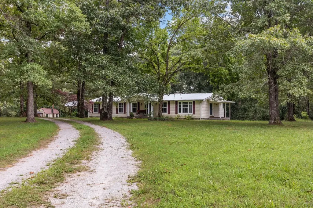 908 Bear Cub Run Centerville TN 37033