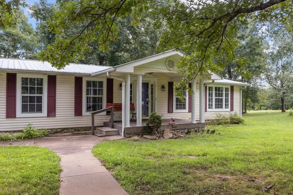 908 Bear Cub Run Centerville TN 37033