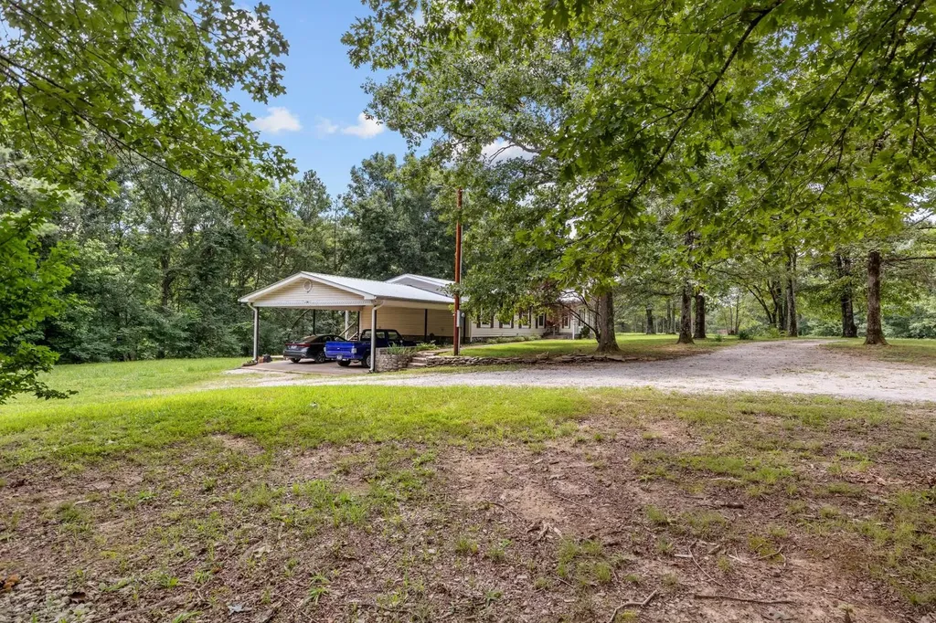 908 Bear Cub Run Centerville TN 37033