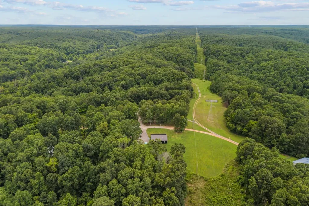 908 Bear Cub Run Centerville TN 37033