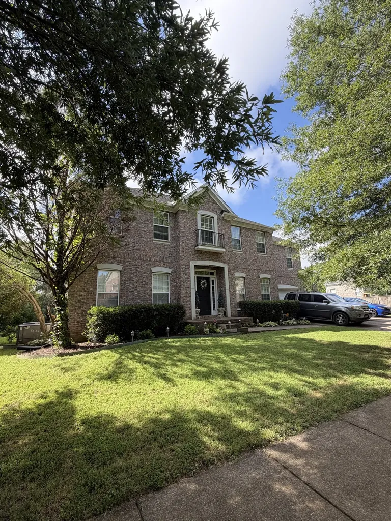 7524 Woodstream Drive Nashville TN 37221
