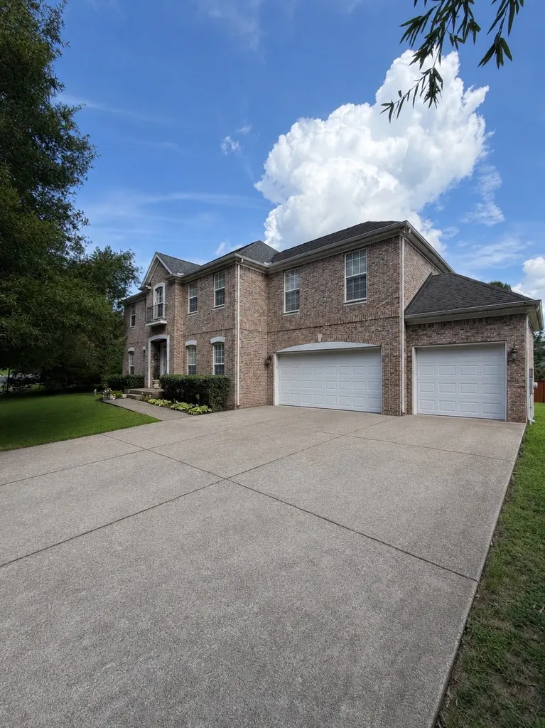 7524 Woodstream Drive Nashville TN 37221