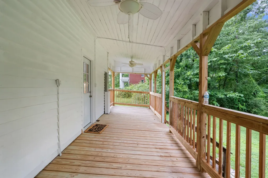 117 W End Avenue Centerville TN 37033