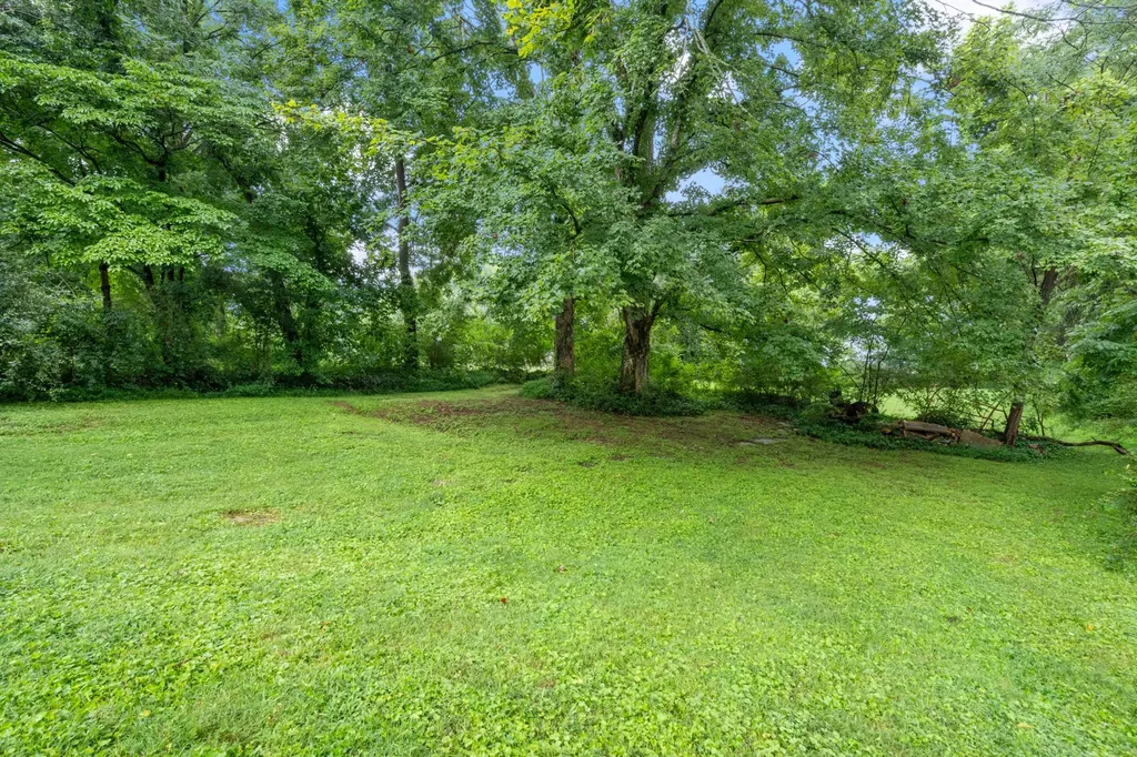 117 W End Avenue Centerville TN 37033