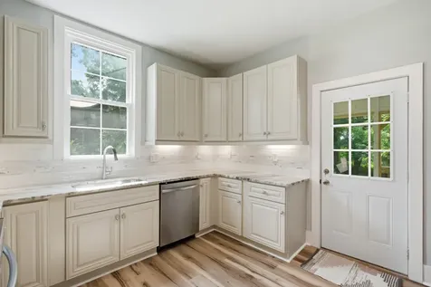 117 W End Avenue Centerville TN 37033