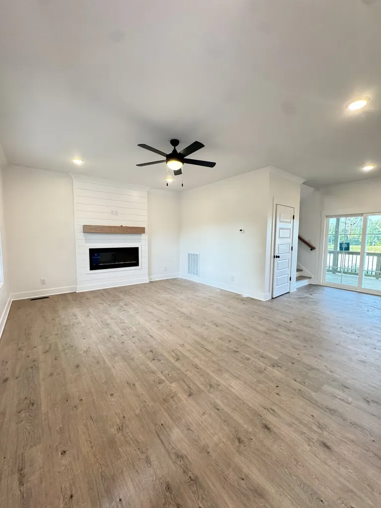 3162 E Old Ashland City Road, E Clarksville TN 37043