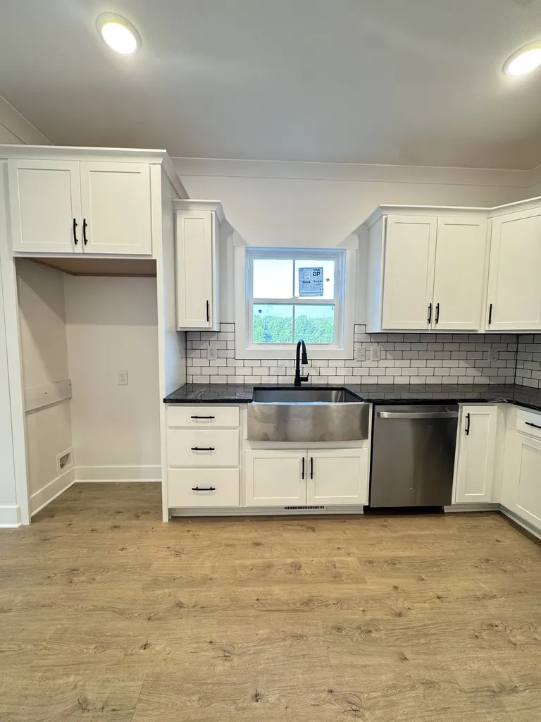 3162 E Old Ashland City Road, E Clarksville TN 37043