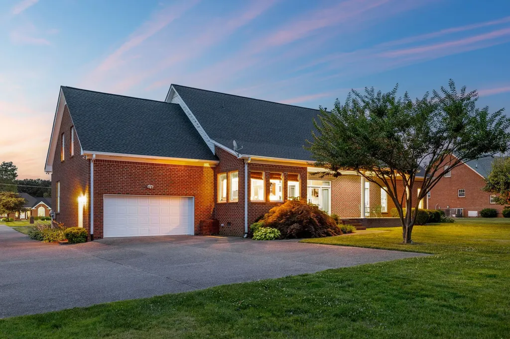 108 Ewing Drive Portland TN 37148