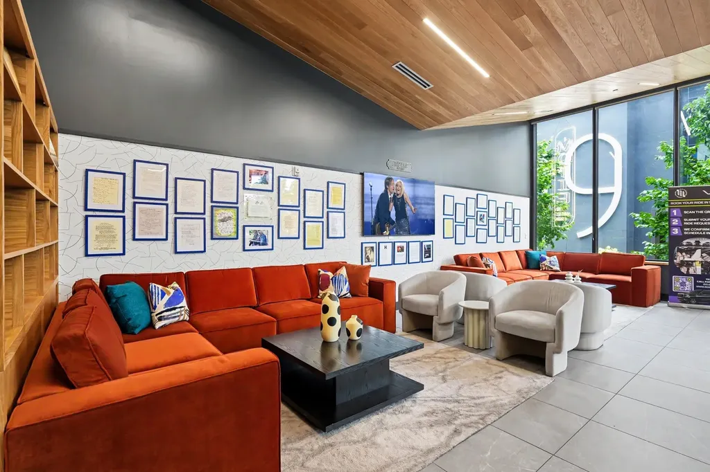 50 Music Sq, W Nashville TN 37203