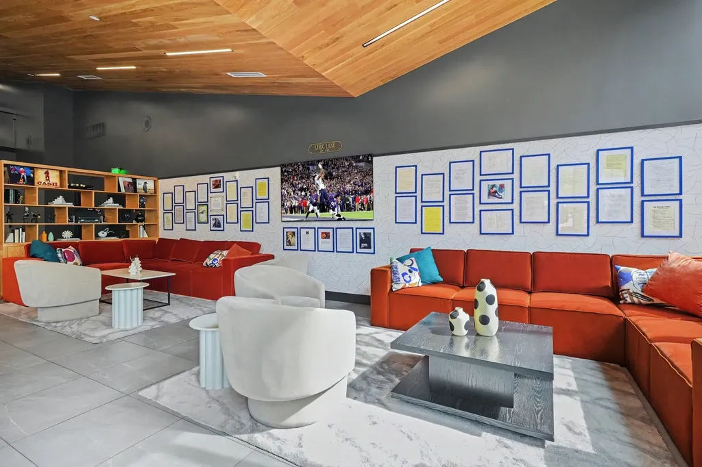 50 Music Sq, W Nashville TN 37203