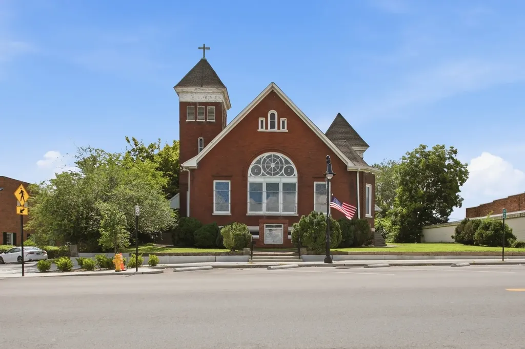 126 N Main Street Mount Pleasant TN 38474