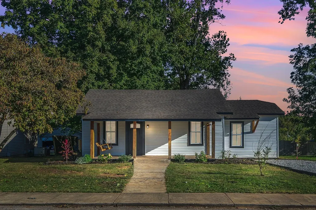 402 England St, E Cowan TN 37318
