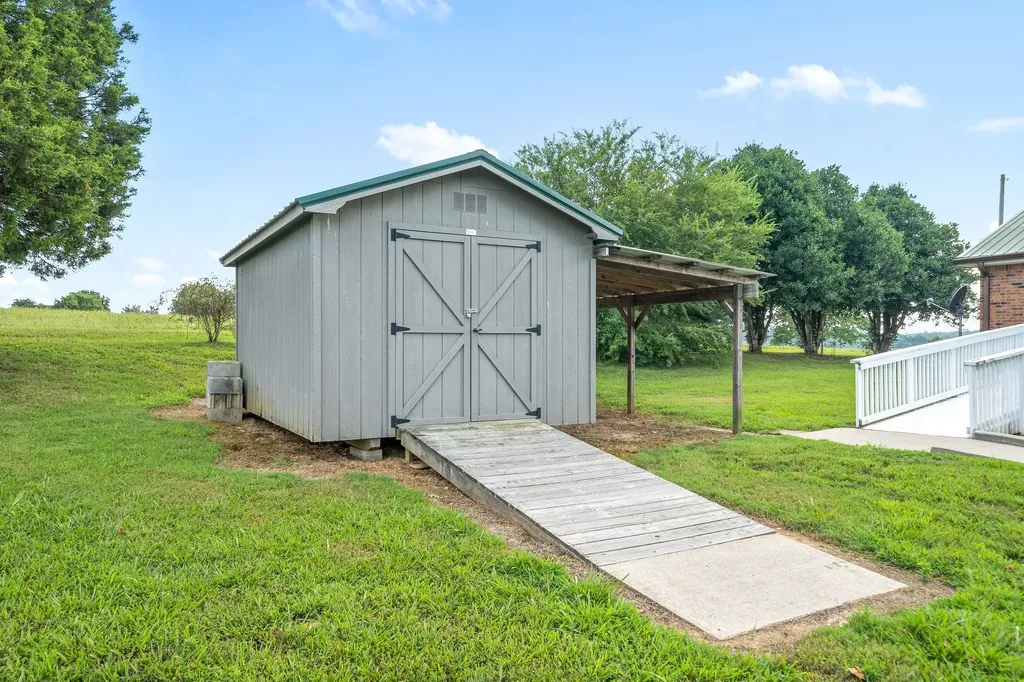 4151 Chapel Hill Road Clarksville TN 37040