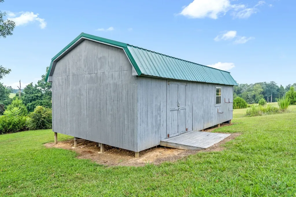 4151 Chapel Hill Road Clarksville TN 37040