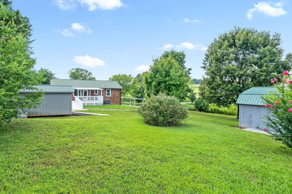 4151 Chapel Hill Road Clarksville TN 37040