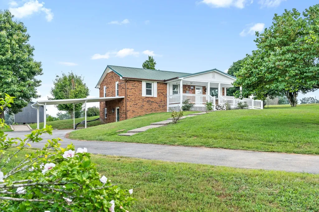4151 Chapel Hill Road Clarksville TN 37040