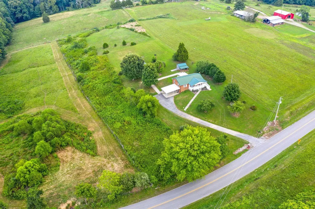 4151 Chapel Hill Road Clarksville TN 37040