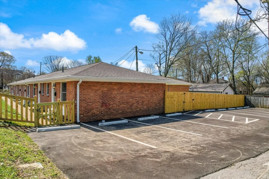 627 Shelby Avenue Nashville TN 37206