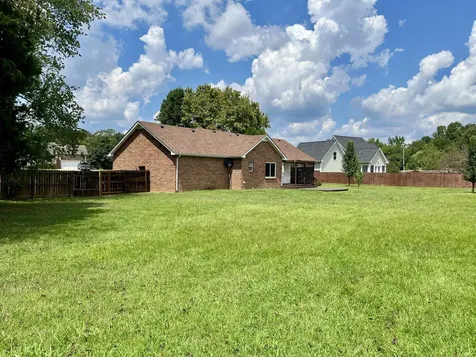 2758 Shepherds Court Woodlawn TN 37191