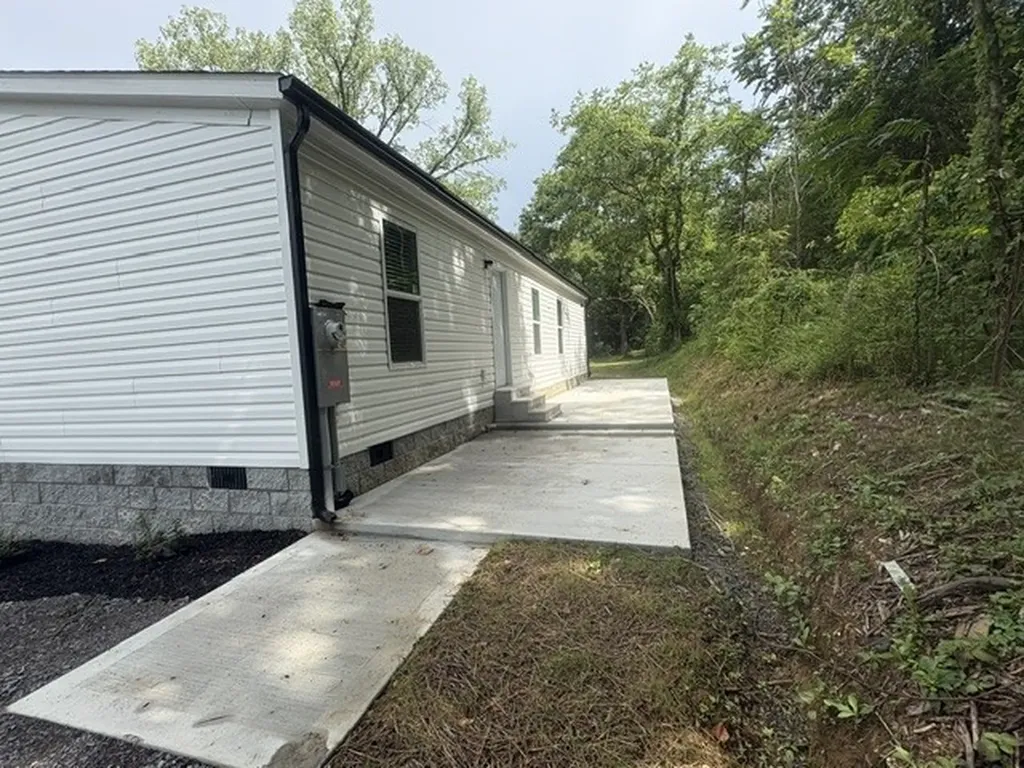 207 Hartsville Pike Carthage TN 37030