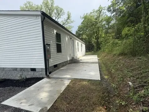 207 Hartsville Pike Carthage TN 37030
