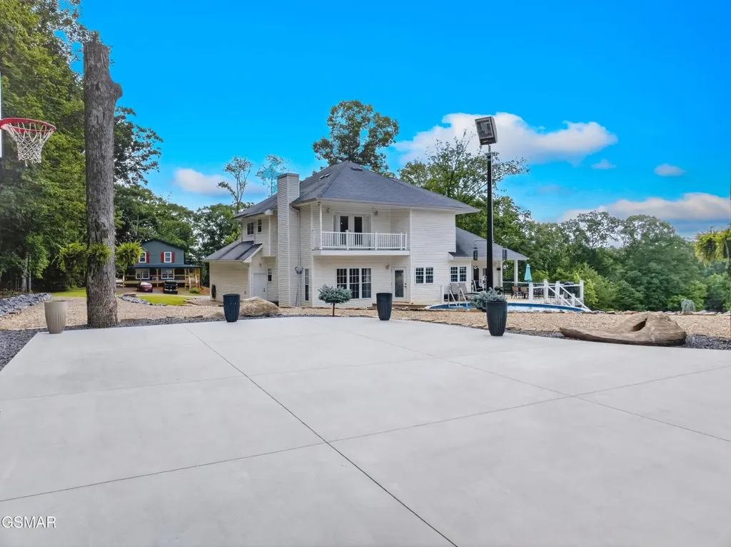 917 Crickett Drive Dandridge TN 37725
