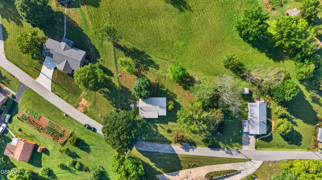 1118 Newman Riley Road Dandridge TN 37725