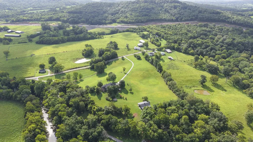 1015 Latti Reese Road Hartsville TN 37074