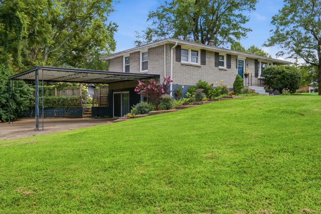 5001 Bonnawell Drive Hermitage TN 37076