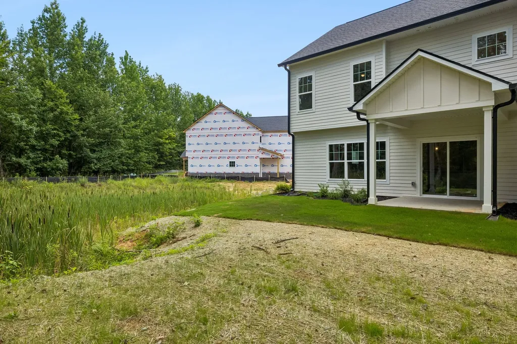 1068 Stagecoach Drive White House TN 37188