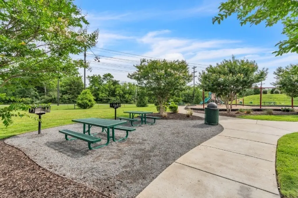 2208 Averee Court Lebanon TN 37087