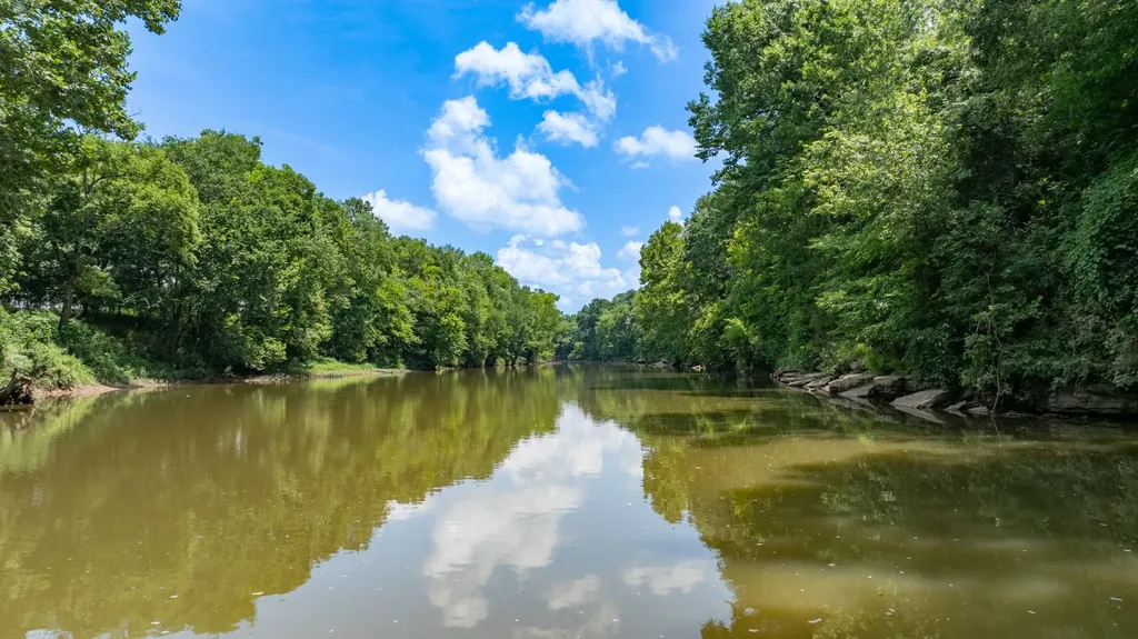 498 Rattlesnake Lodge Road Shelbyville TN 37160