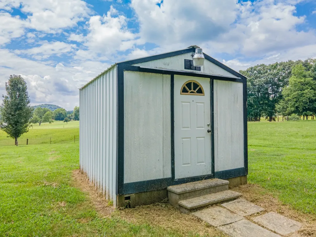 1625 Fishing Ford Road Belfast TN 37019