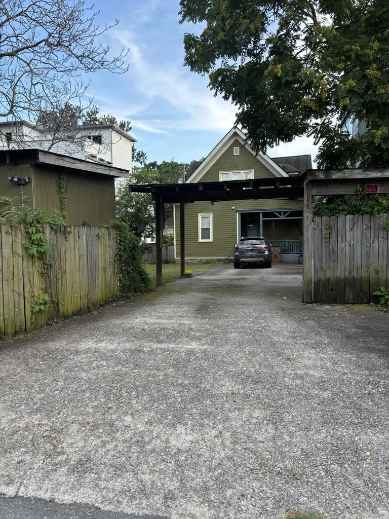 1512 10th Ave, N Nashville TN 37208