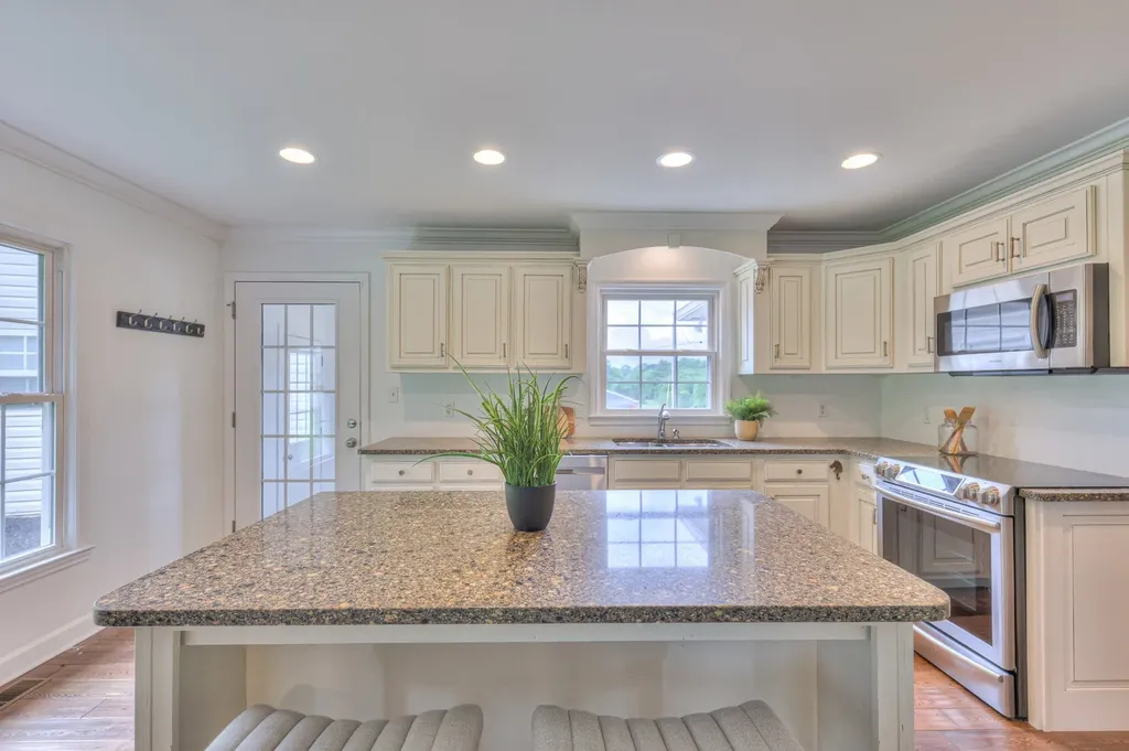4861 Bethesda Road Thompsons Station TN 37179