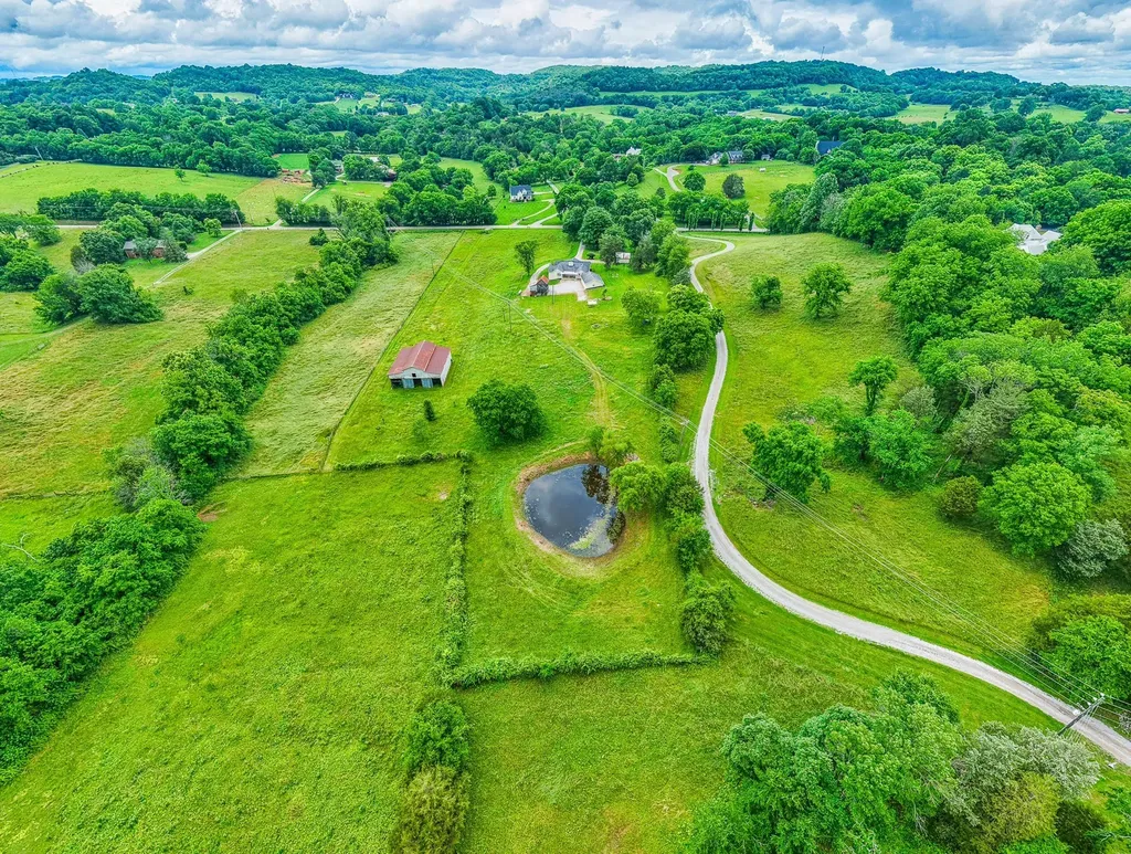 4861 Bethesda Road Thompsons Station TN 37179