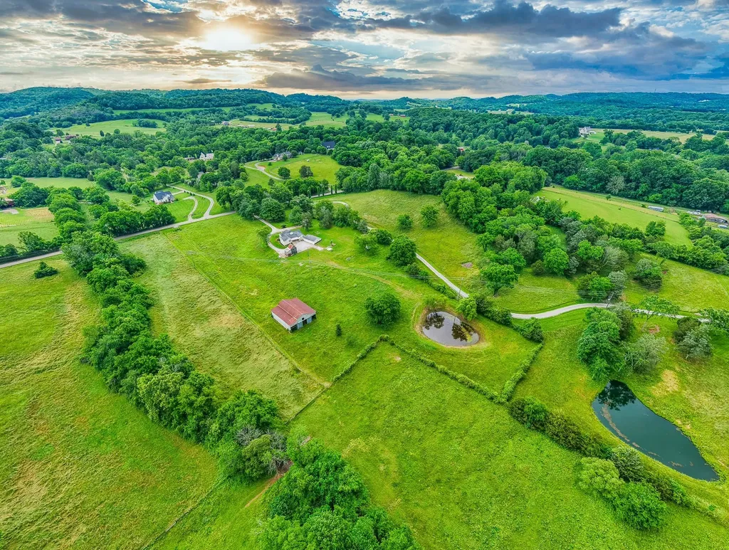 4861 Bethesda Road Thompsons Station TN 37179