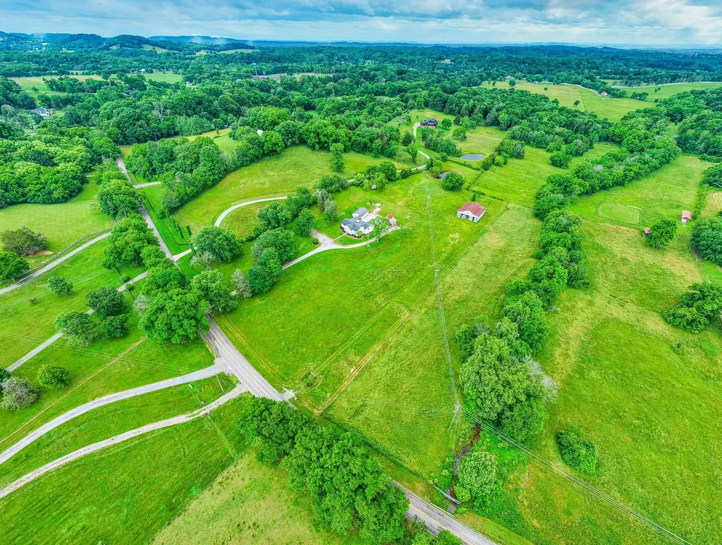 4861 Bethesda Road Thompsons Station TN 37179