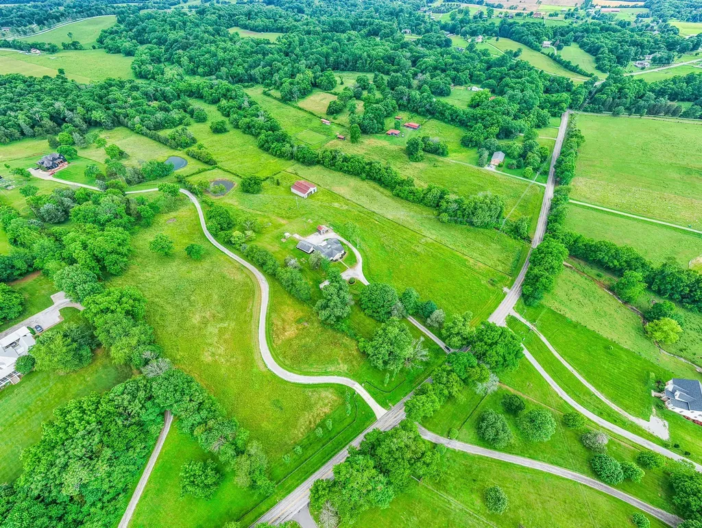 4861 Bethesda Road Thompsons Station TN 37179